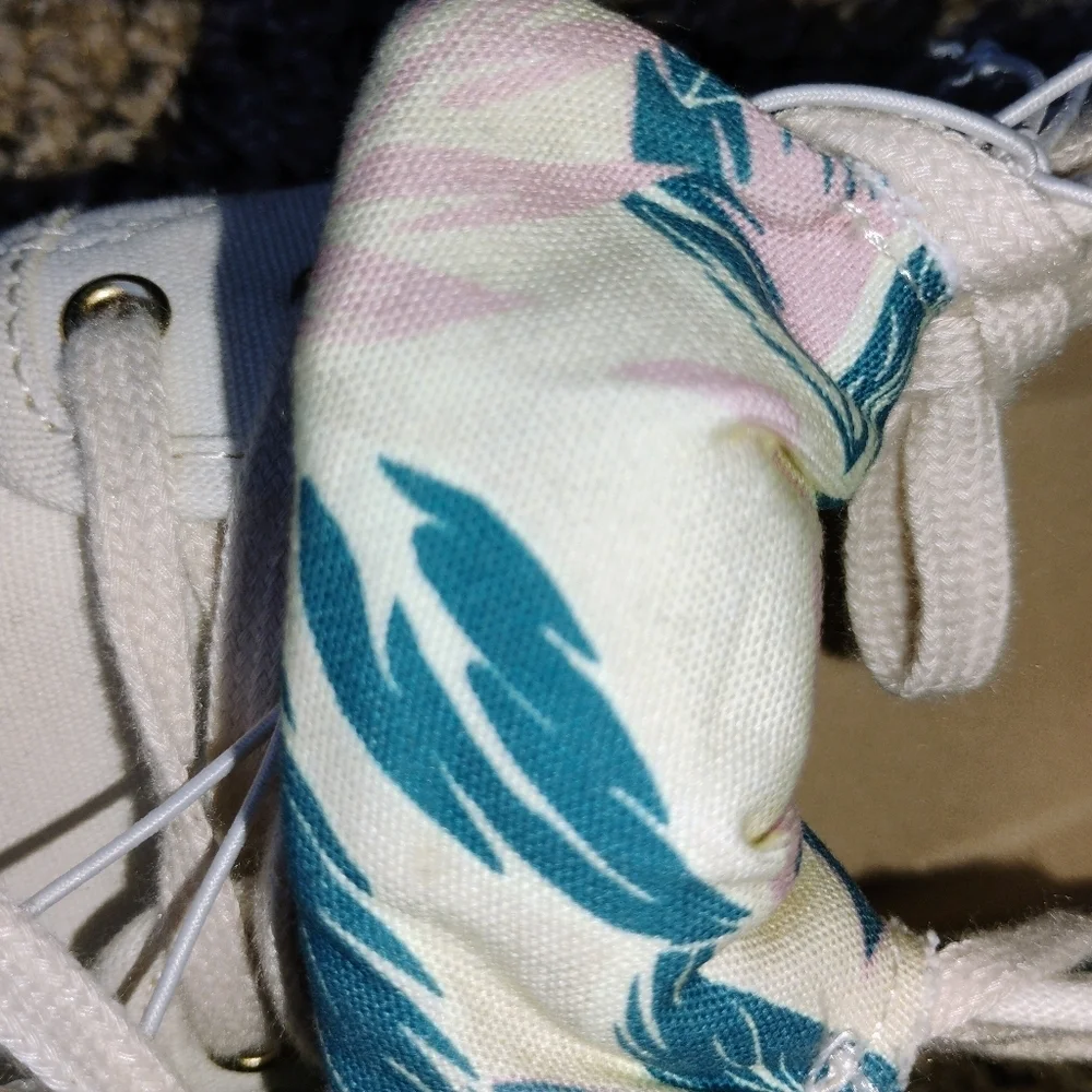 NWT TOMS TRVL LITE Low Sneakers Tropical Lining Size 7 Birch Canvas